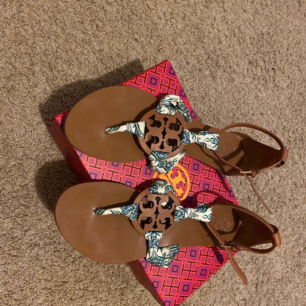 Women’s size 9 Tory Burch